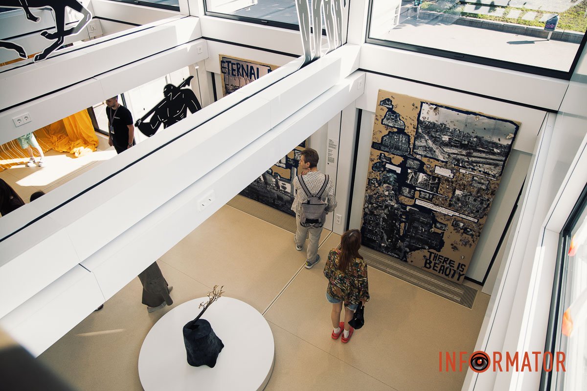 Всередині простору живе творчість Всередині простору живе творчість