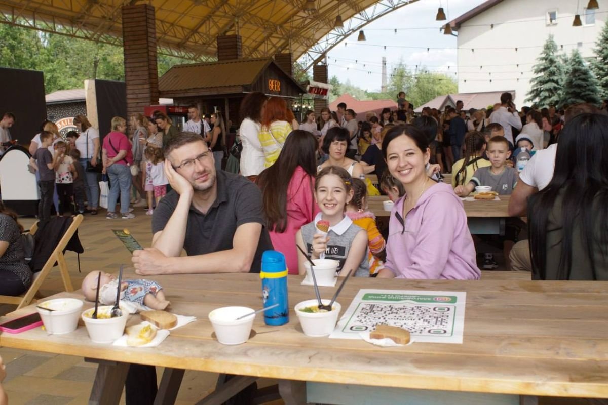 Дорослі ж взяли участь в розіграші подарунків та благодійній акції Дорослі ж взяли участь в розіграші подарунків та благодійній акції