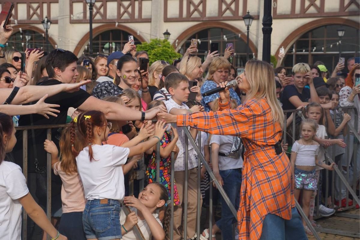 Хедлайнером фестивалю стала зіркова співачка KOLA Хедлайнером фестивалю стала зіркова співачка KOLA