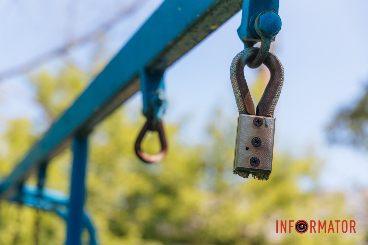 Можливо тут висіли гойдалки