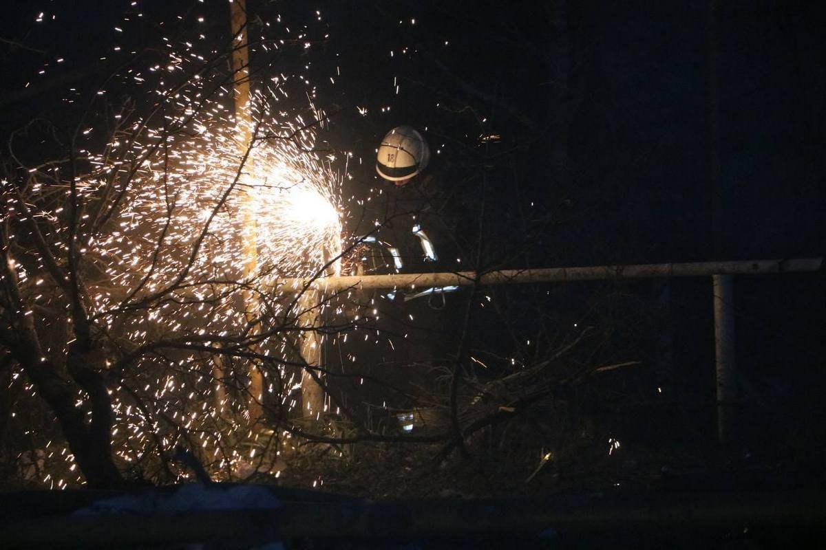 З-під завалів врятували чотирьох людей З-під завалів врятували чотирьох людей