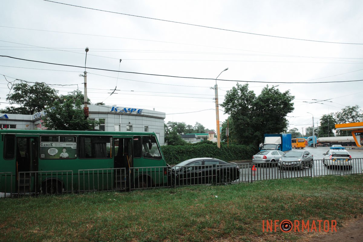  Тут дорогу не поділили Peugeot, Hyundai та маршрутка