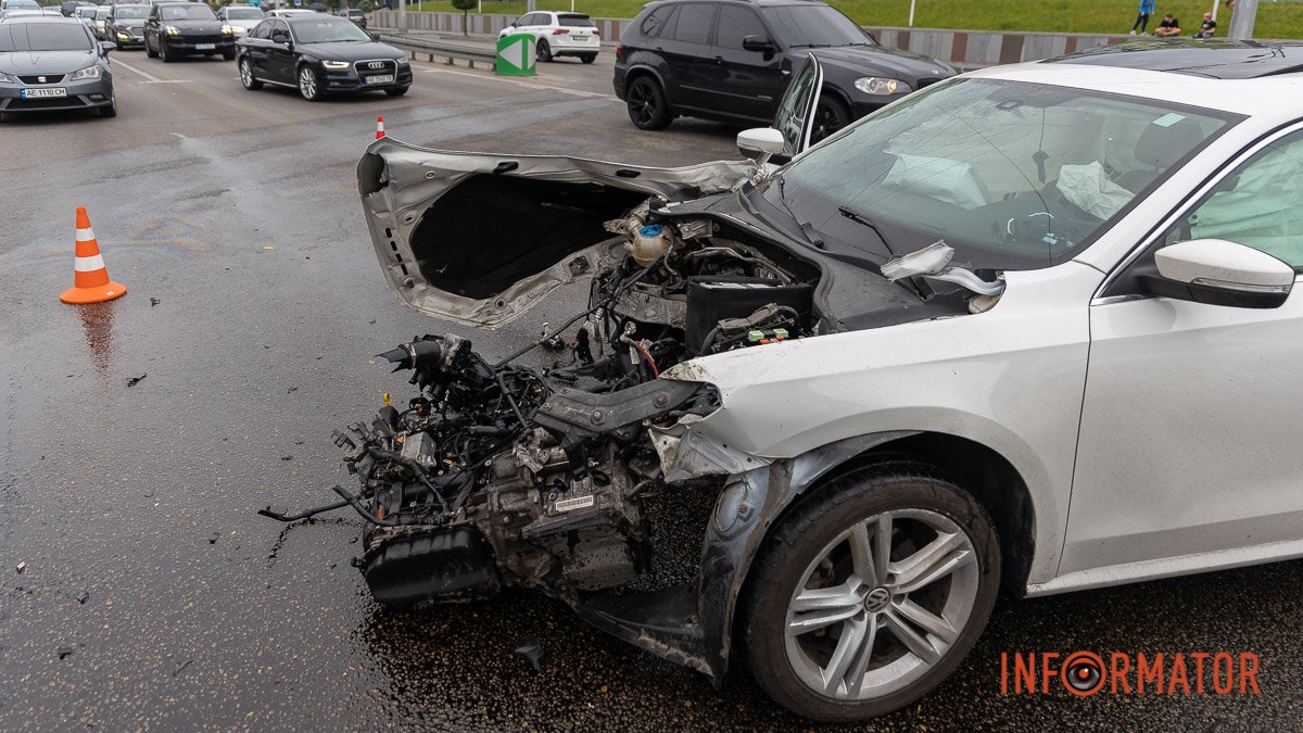 У неділю, 11 червня, на перехресті Слобожанського проспекту та вулиці Богдана Хмельницького сталася аварія У неділю, 11 червня, на перехресті Слобожанського проспекту та вулиці Богдана Хмельницького сталася аварія