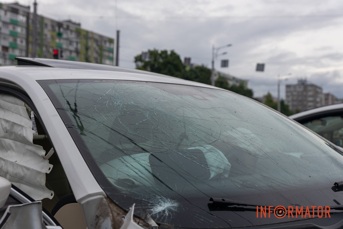 В нього врізався Mitsubishi, який рухався по Слобожанському проспекту В нього врізався Mitsubishi, який рухався по Слобожанському проспекту