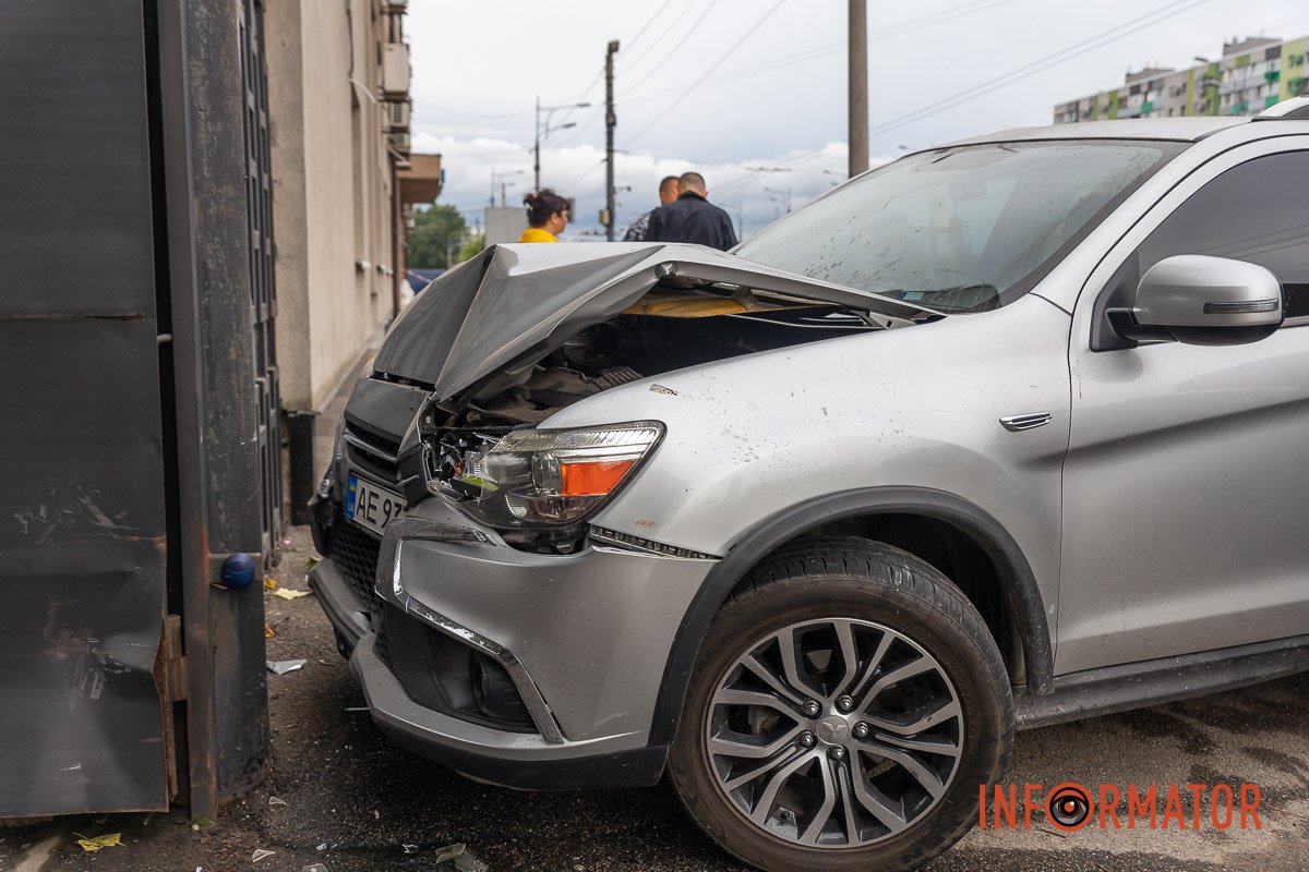 За словами поліцейських, постраждали двоє людей з Volkswagen За словами поліцейських, постраждали двоє людей з Volkswagen