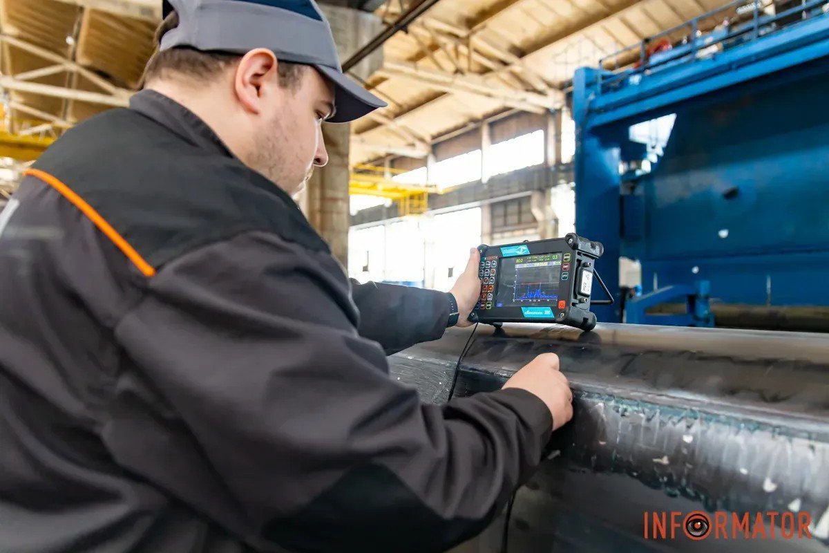При виробництві труб великого діаметру для магістральних нафтогазопроводів операції контролю якості - це майже 50% всіх операцій При виробництві труб великого діаметру для магістральних нафтогазопроводів операції контролю якості - це майже 50% всіх операцій