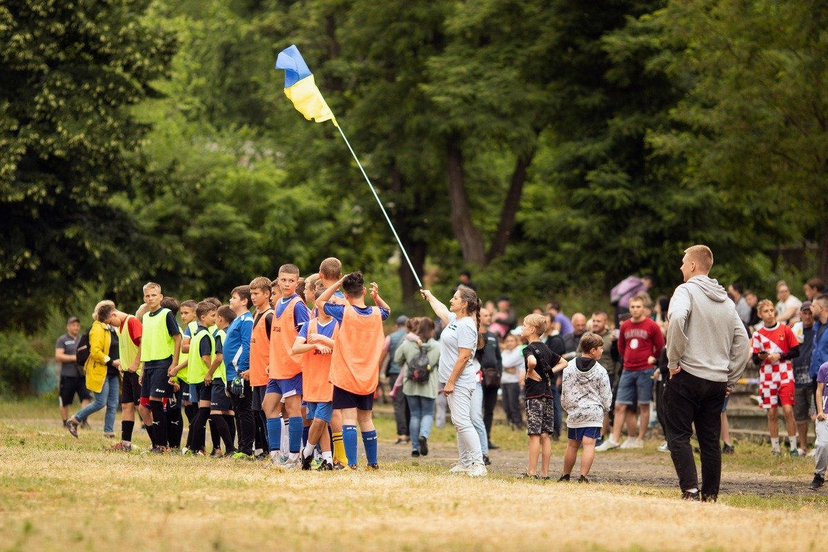 Зібралися гравці та вболювальники Зібралися гравці та вболювальники
