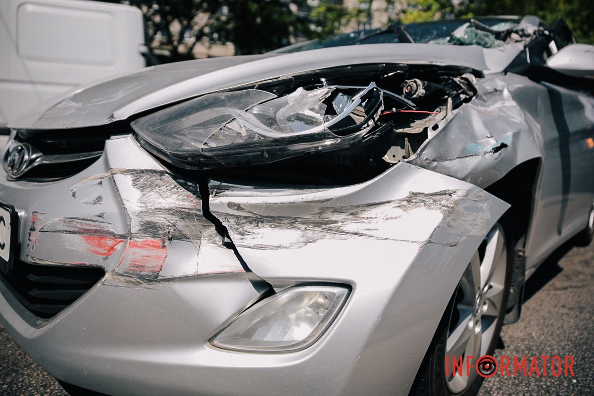 Зіштовхнулись Hyundai та вантажівка Mercedes