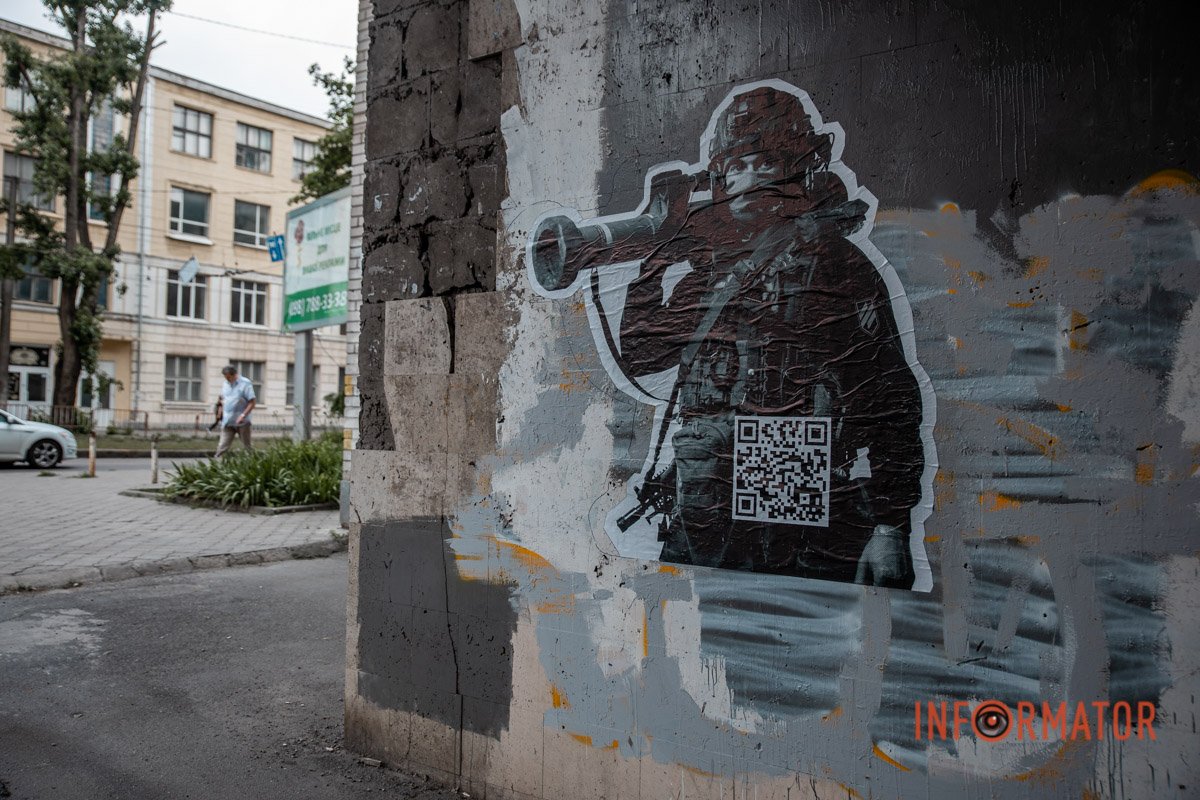 Арка на перехресті проспекту Гагаріна та вулиці Академіка Чекмарьова Арка на перехресті проспекту Гагаріна та вулиці Академіка Чекмарьова