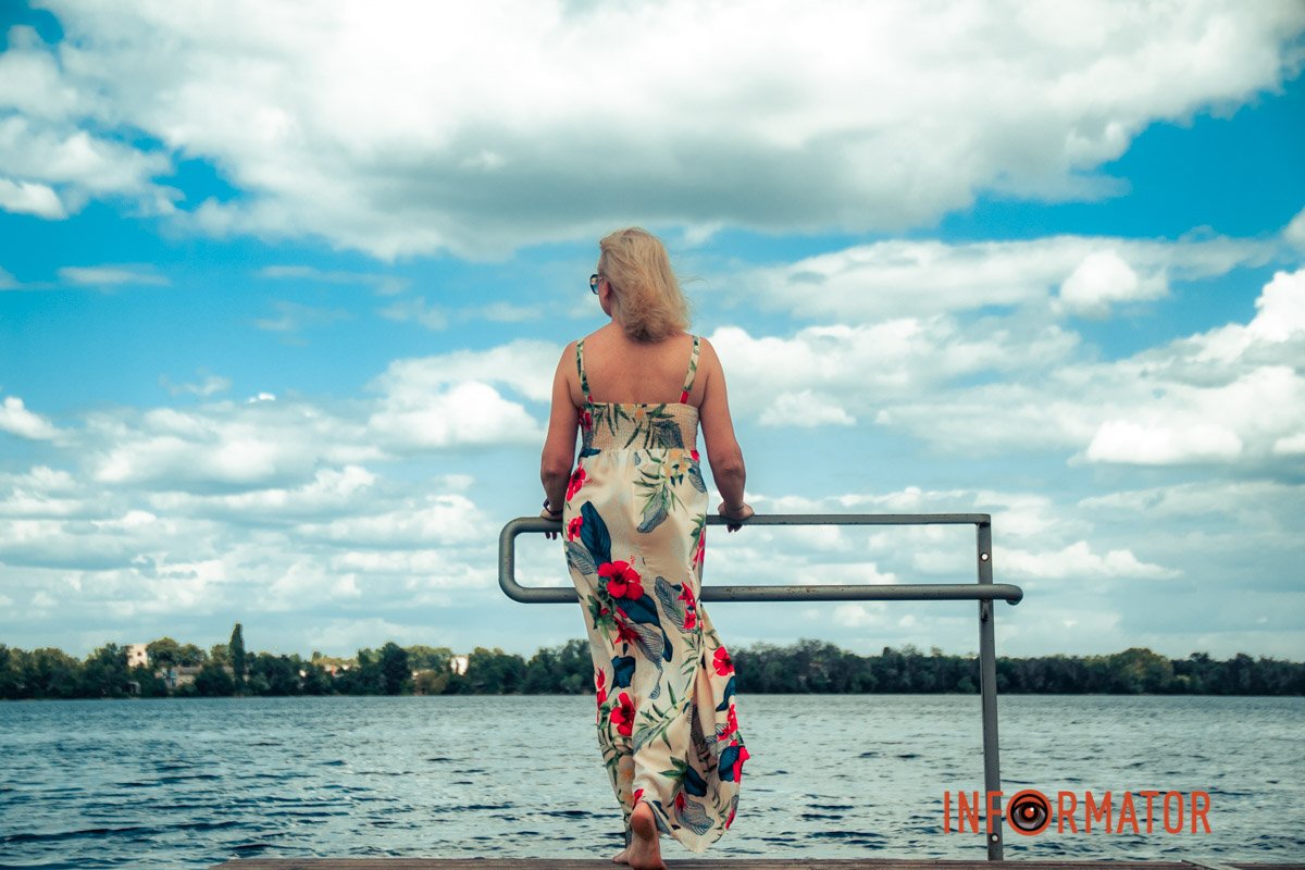 Дорослі фотографуються 