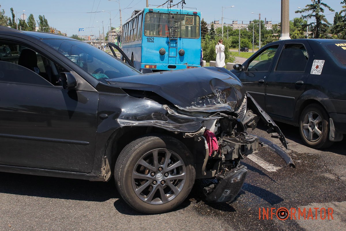 Попередньо, Mazda рухалася середньою смугою