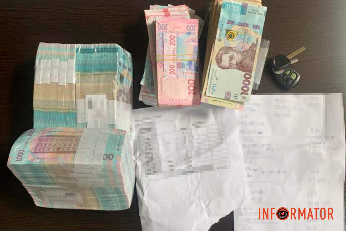 Попередньо, сировину ділки крали з нафтопроводів та поставляли до нелегального заводу Попередньо, сировину ділки крали з нафтопроводів та поставляли до нелегального заводу