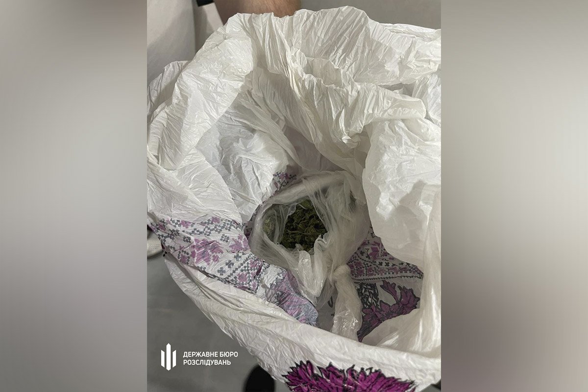 Чоловік збував канабіс та метамфетамін Чоловік збував канабіс та метамфетамін