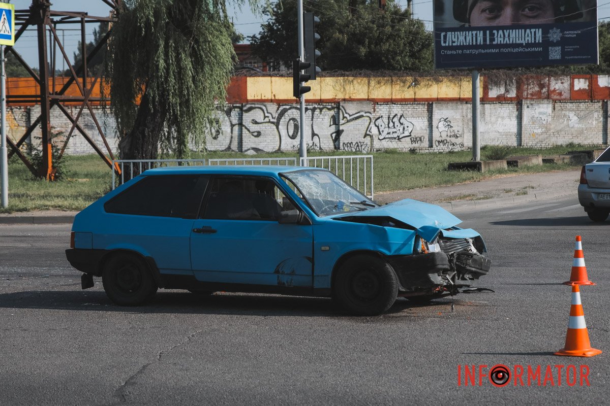 У Дніпрі на Набережній Заводській сталася аварія