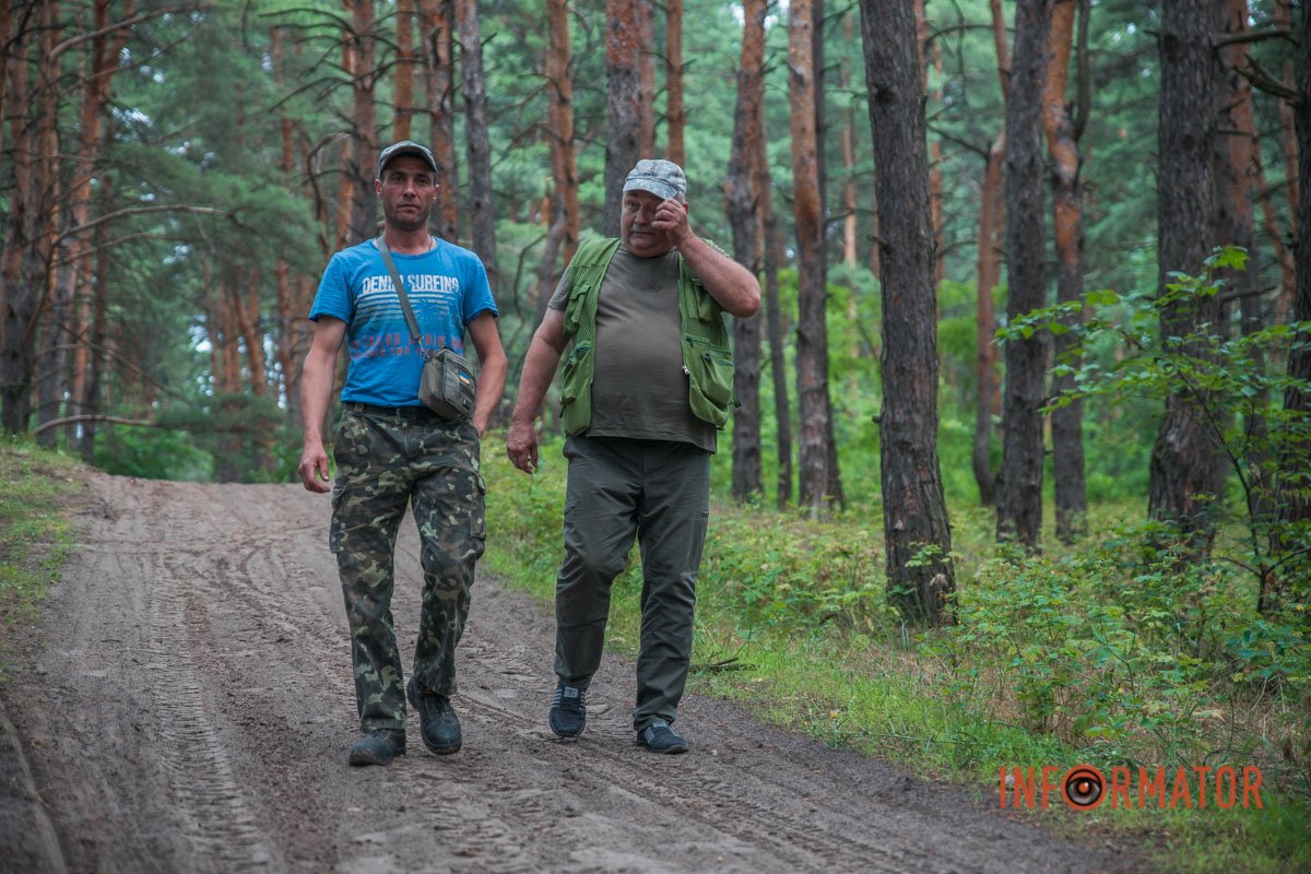 Лісівники проводять з порушниками роз’яснювальну бесіду 