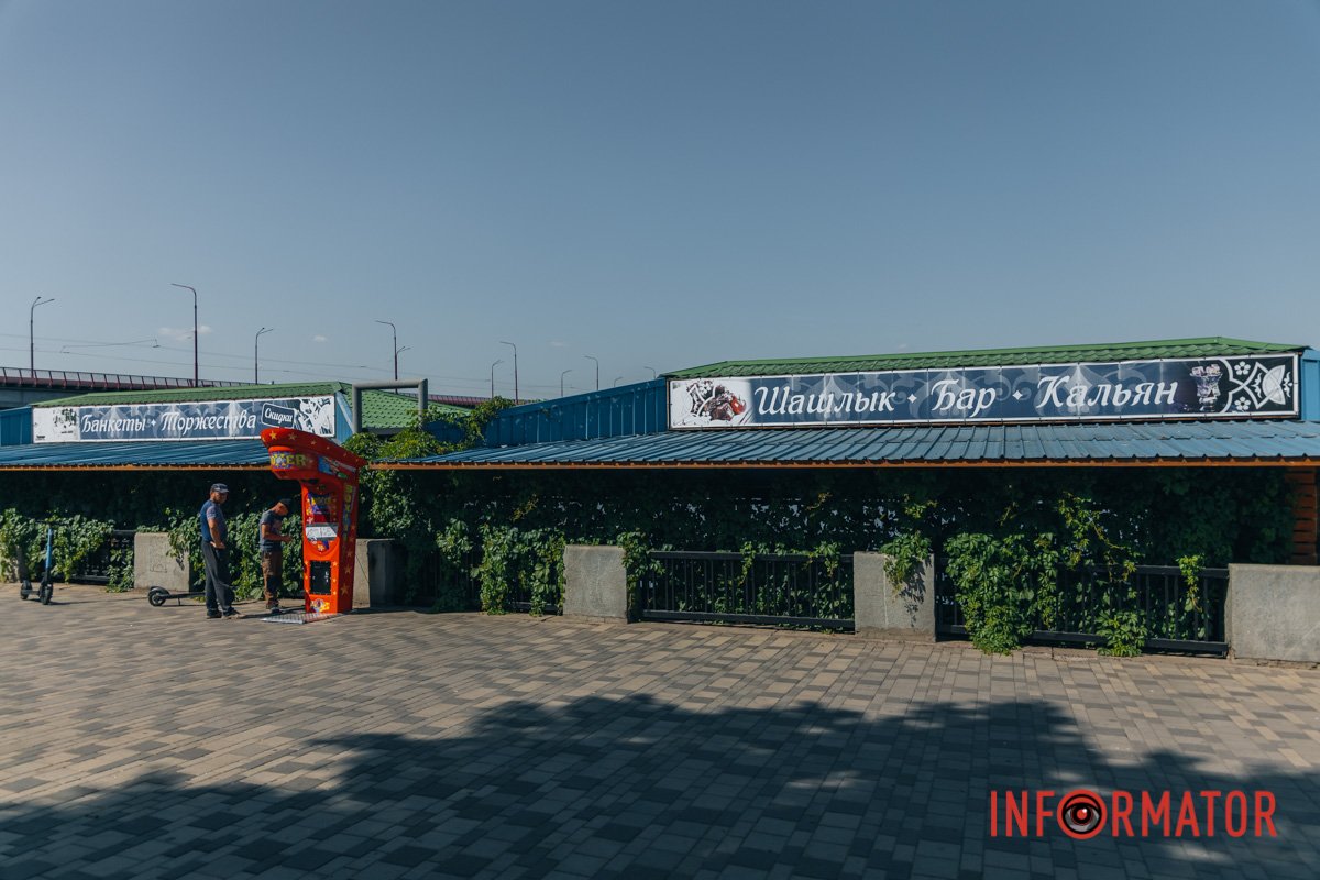 Цей заклад також знаходиться на вулиці Січеславська Набережна