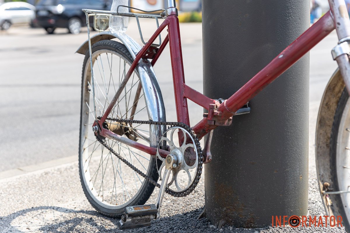 В районі будинку №13 проспект пересікала літня жінка