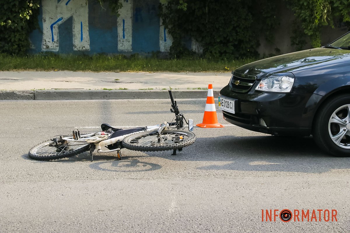 За попередньою інформацією від патрульних, неповнолітнього постраждалого забрала «швидка» За попередньою інформацією від патрульних, неповнолітнього постраждалого забрала «швидка»