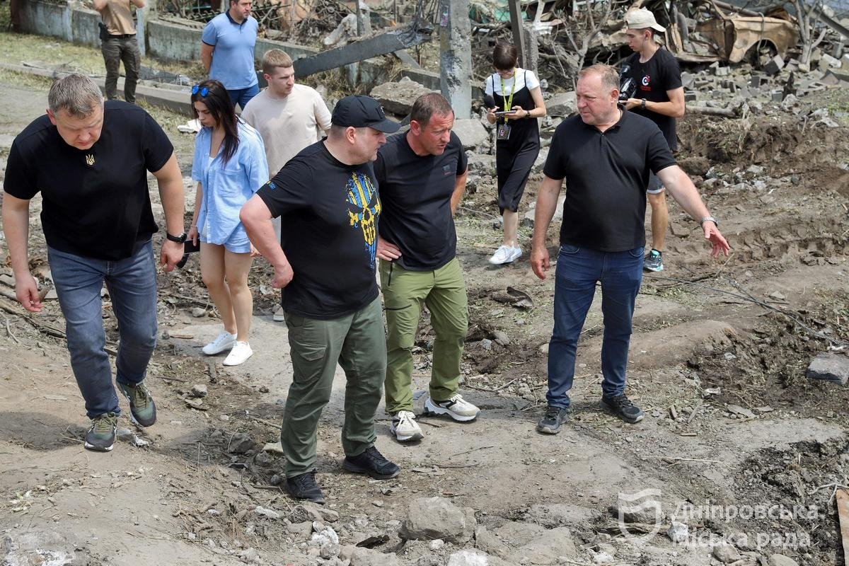 ... Мер Дніпра Борис Філатов наголосив, що місто системно допомагатиме всім, хто постраждав від військового злочину росіян