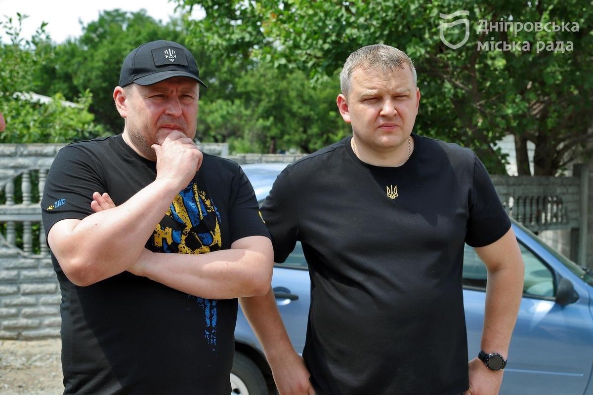 ППО максимально відбила атаку, але, на жаль, одна з ракет таки влучила просто посеред приватного сектору, утворивши величезну воронку