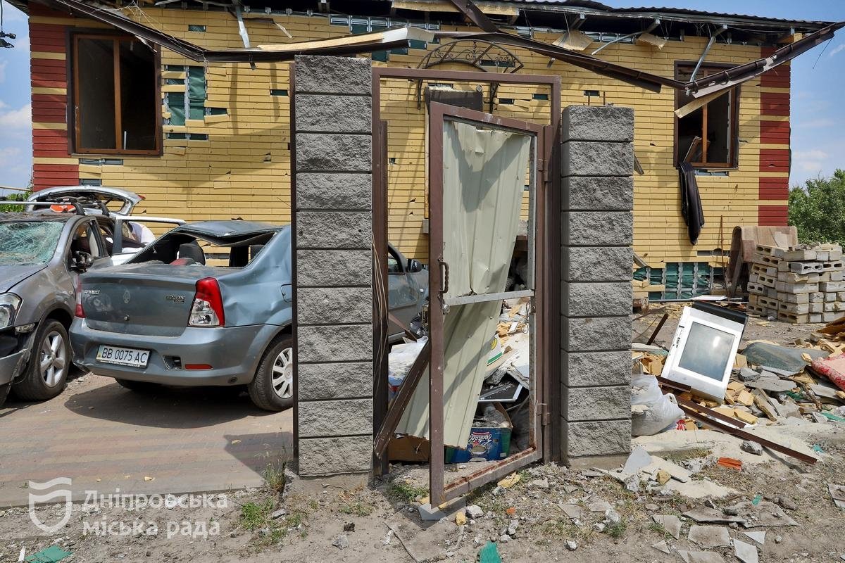 Вночі проти 24 червня російські окупанти здійснили черговий масований обстріл Дніпра