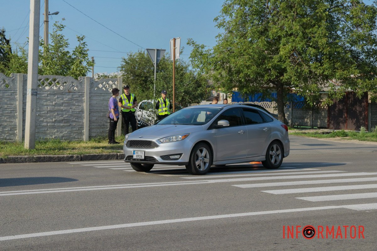 У Дніпрі на Криворізькій Ford збив 15-річного хлопця на пішохідному переході 4