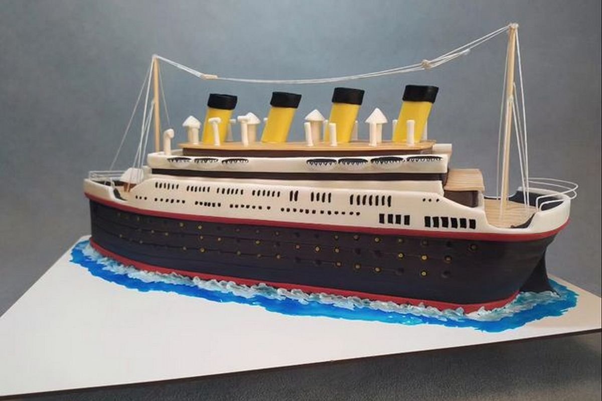 Він приготував торт у вигляді пароплава “Титанік” Він приготував торт у вигляді пароплава “Титанік”