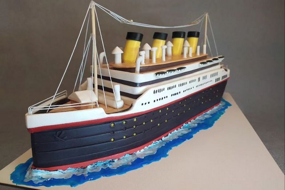 Важить торт 3,3 кілограма Важить торт 3,3 кілограма