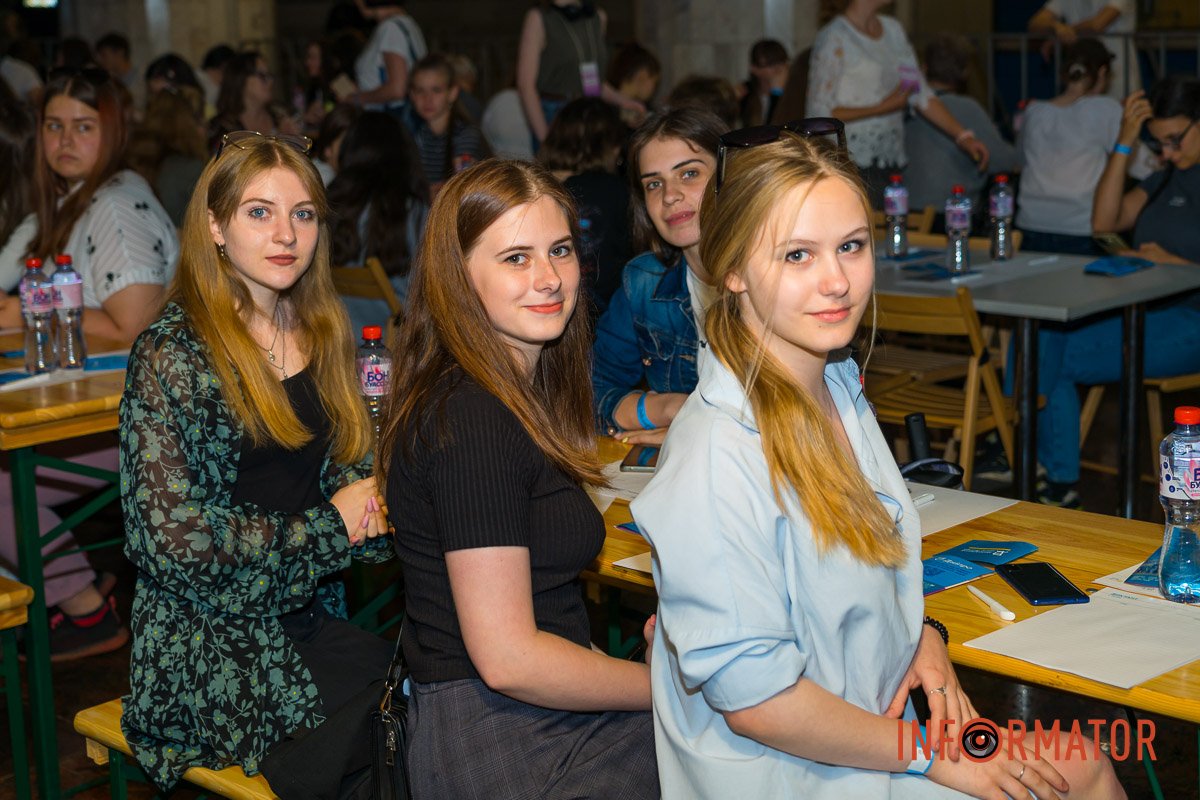 Вже третій рік поспіль у Дніпрі у цей день масово пишуть диктант з української мови Вже третій рік поспіль у Дніпрі у цей день масово пишуть диктант з української мови