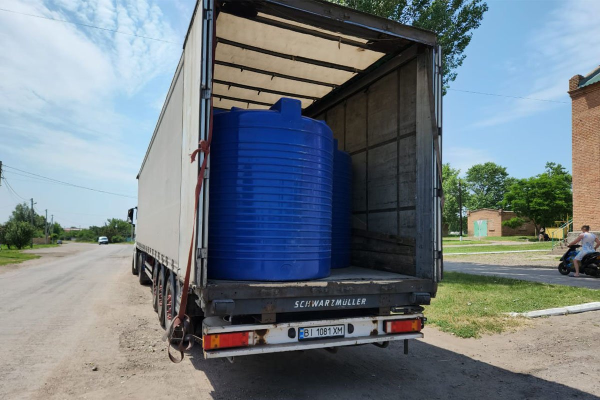 До Нікополя благодійники передали 15 ємностей для зберігання води