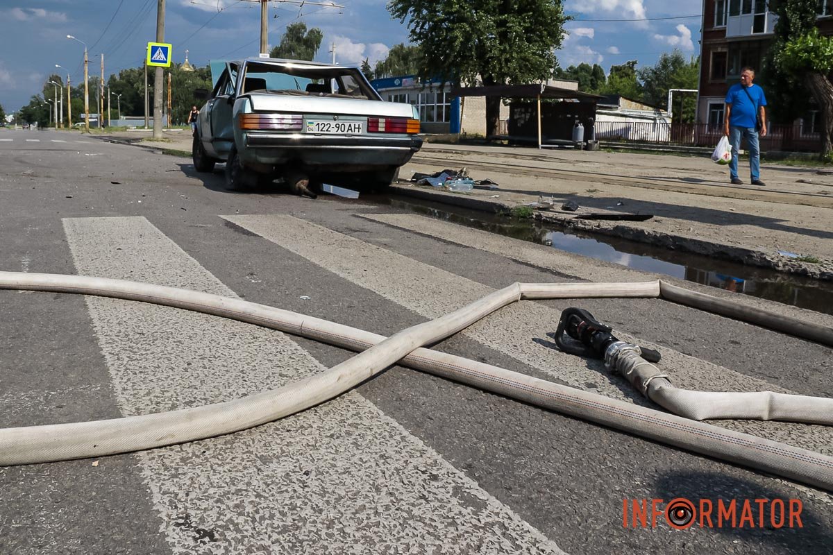 В цей момент з прилеглої території виїжджав водій Ford