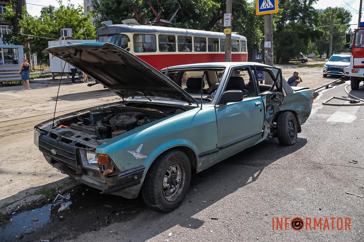 На місці працюють пожежники