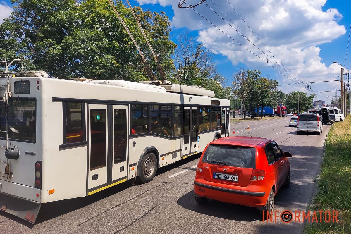 «Швидкі» забрали з місця аварії водія маршрутки та двох травмованих пасажирів «Швидкі» забрали з місця аварії водія маршрутки та двох травмованих пасажирів
