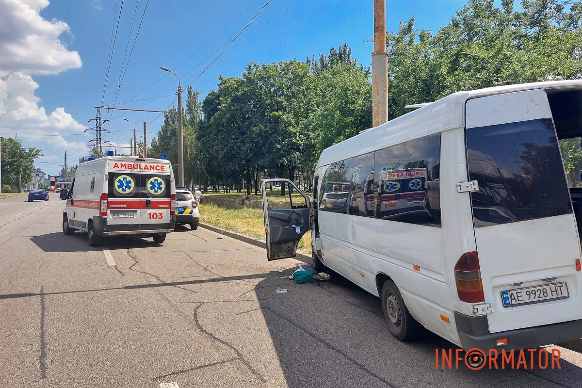 У Дніпрі сталася ДТП на Площі Десантників У Дніпрі сталася ДТП на Площі Десантників