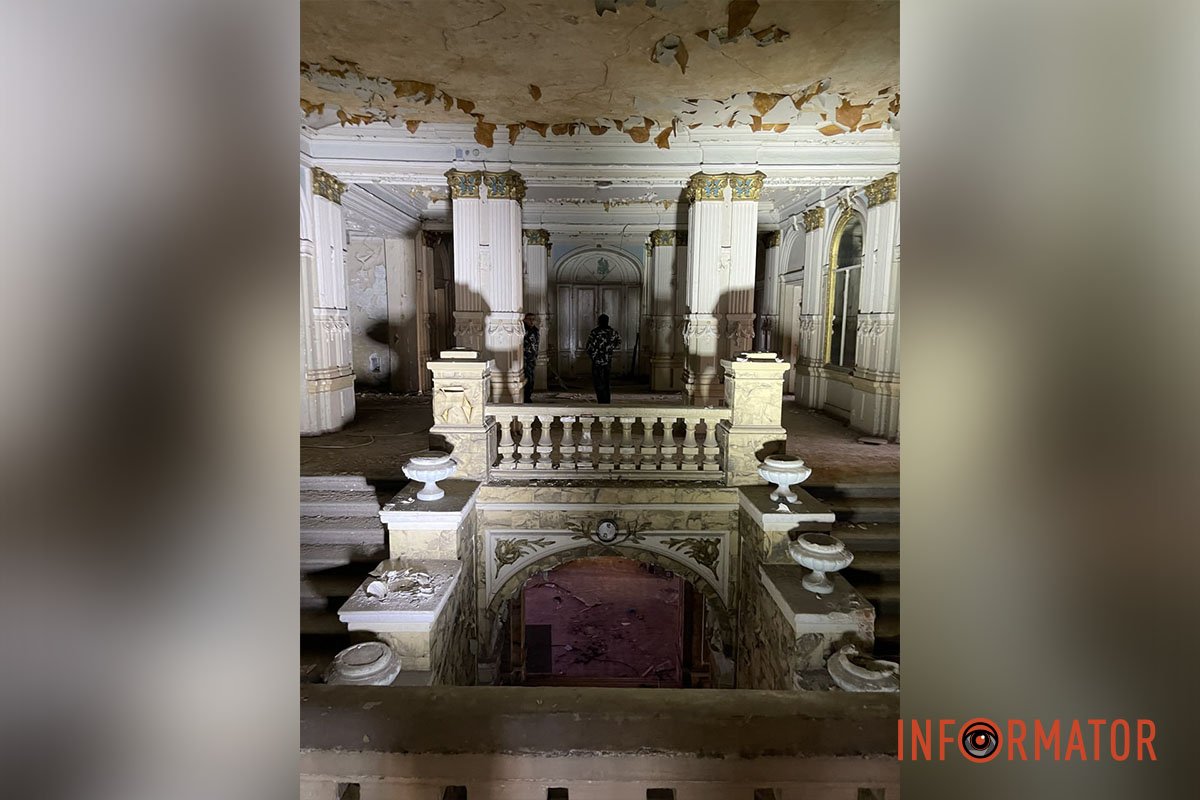 Такий вигляд має Англійський дім всередині