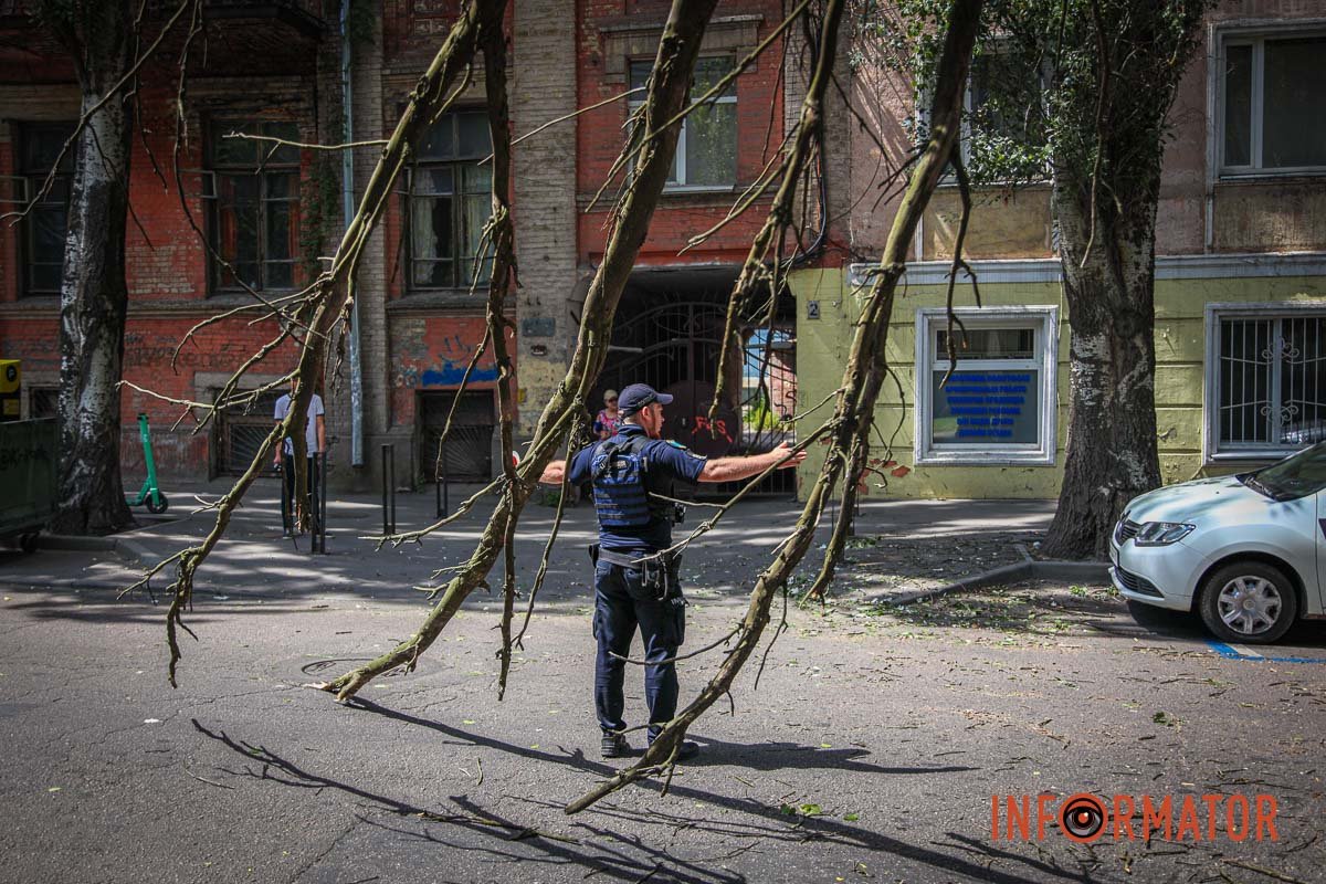 Зайнята ліва смуга по вулиці Олеся Гончара Зайнята ліва смуга по вулиці Олеся Гончара