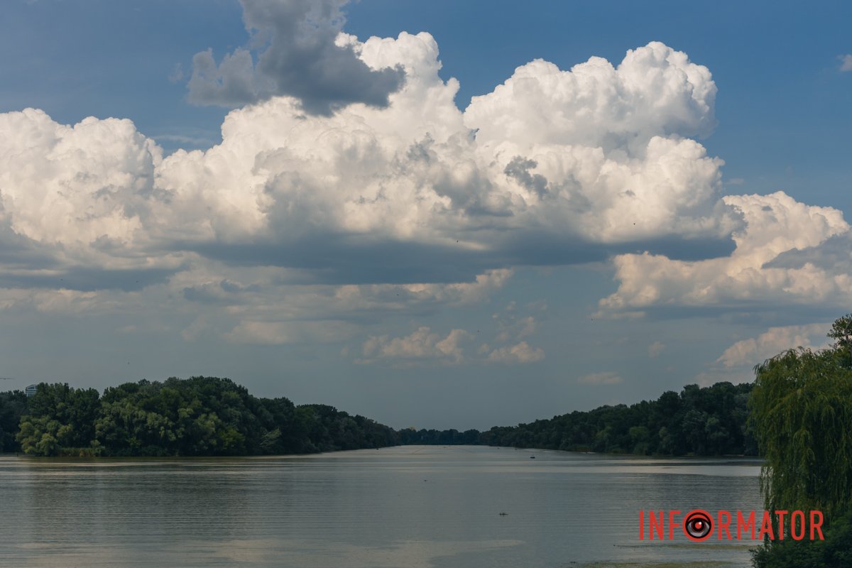 Парять над містом
