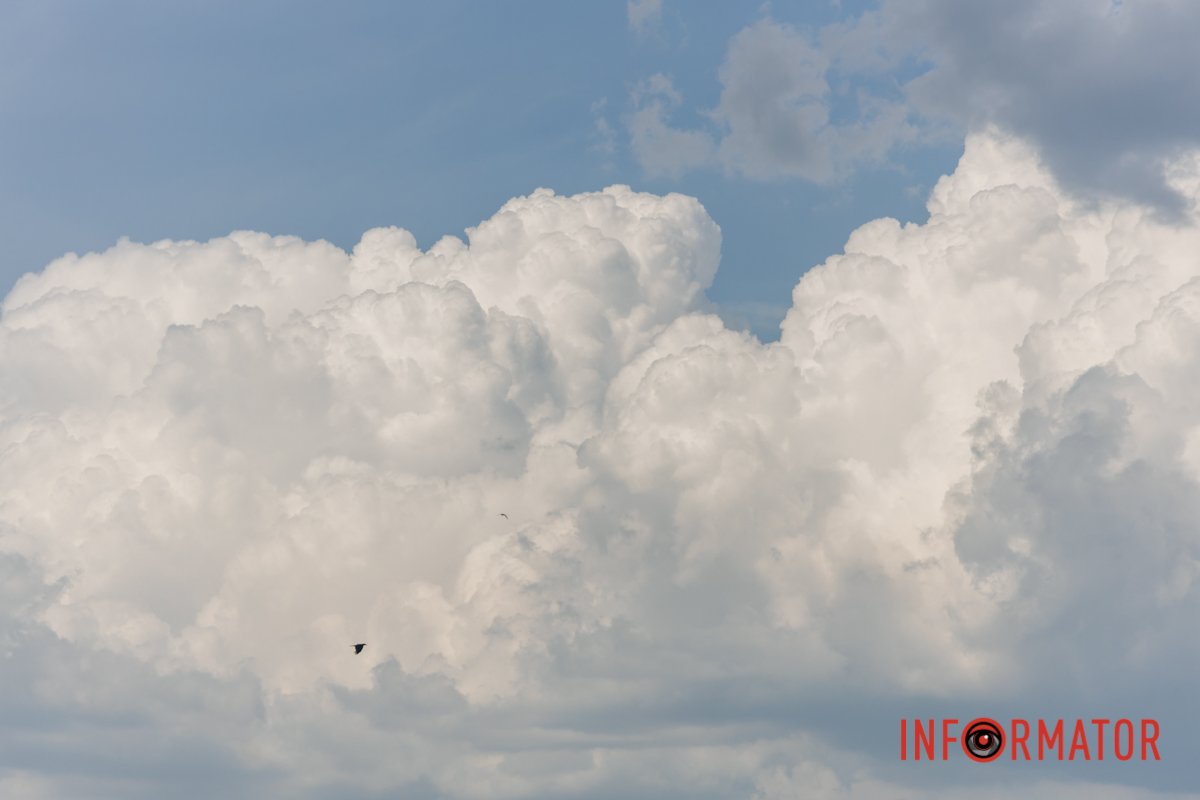 Однак хмари важать дуже багато