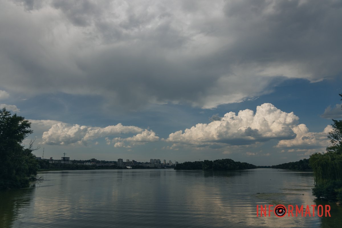 Здається, що по ним можна ходити