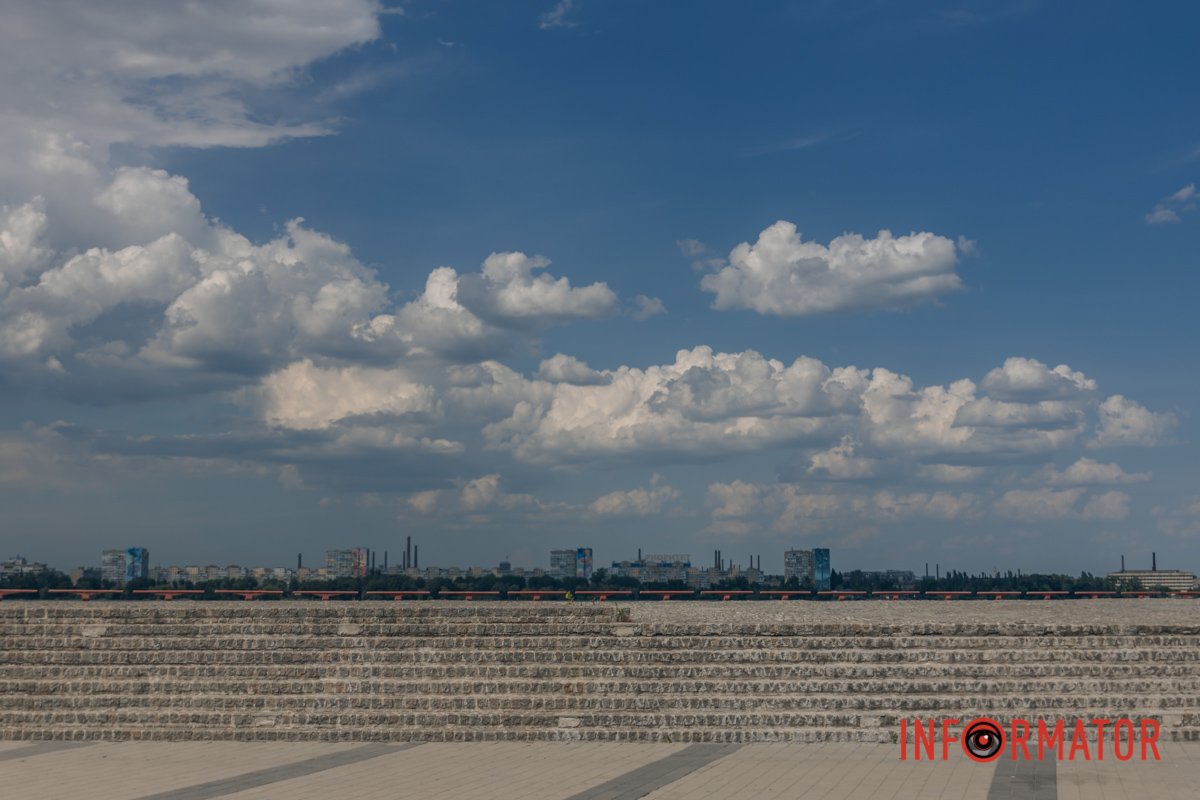 Нагадує літак