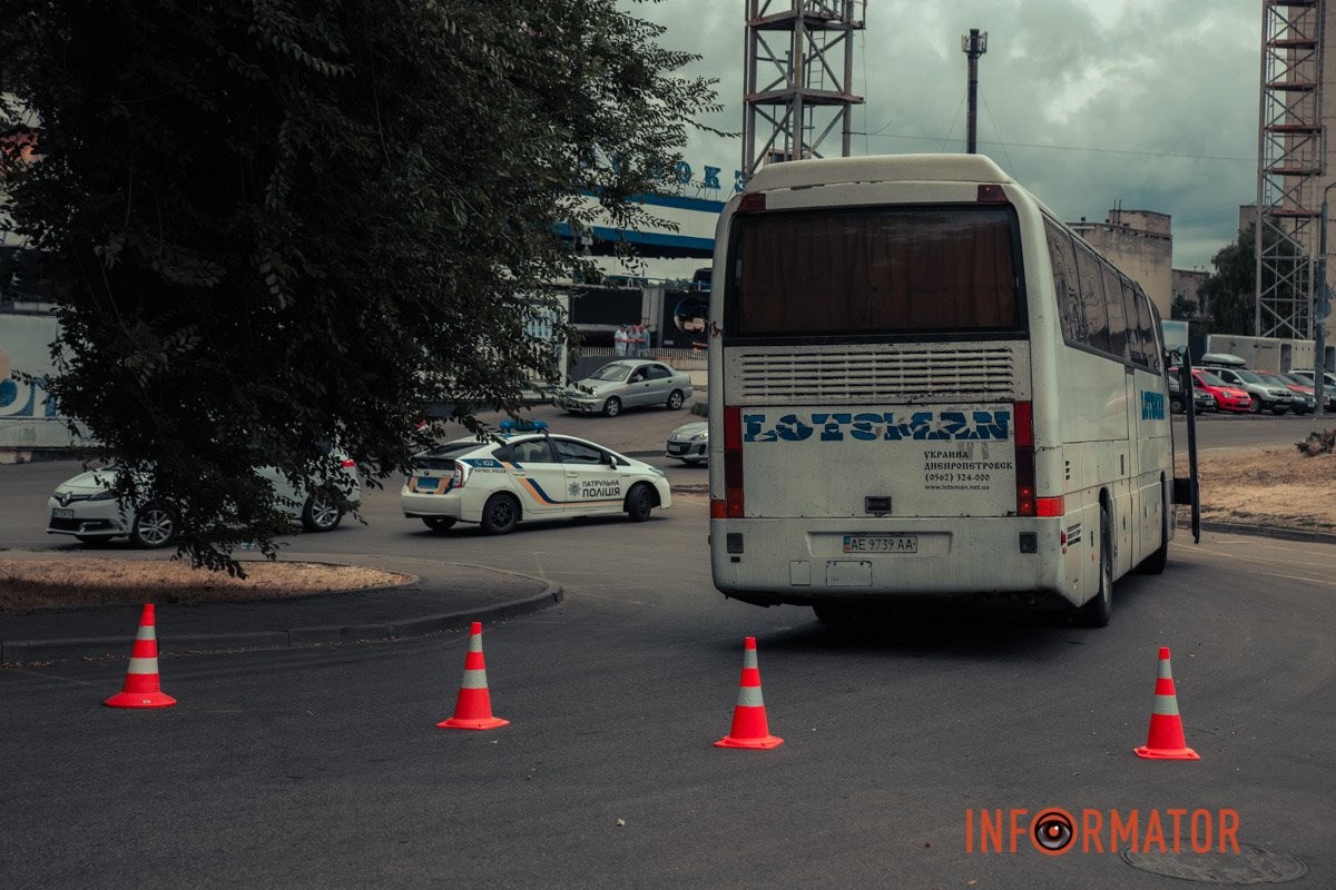 За попередніми даними, пішоходи переходили дорогу у невстановленому місці За попередніми даними, пішоходи переходили дорогу у невстановленому місці