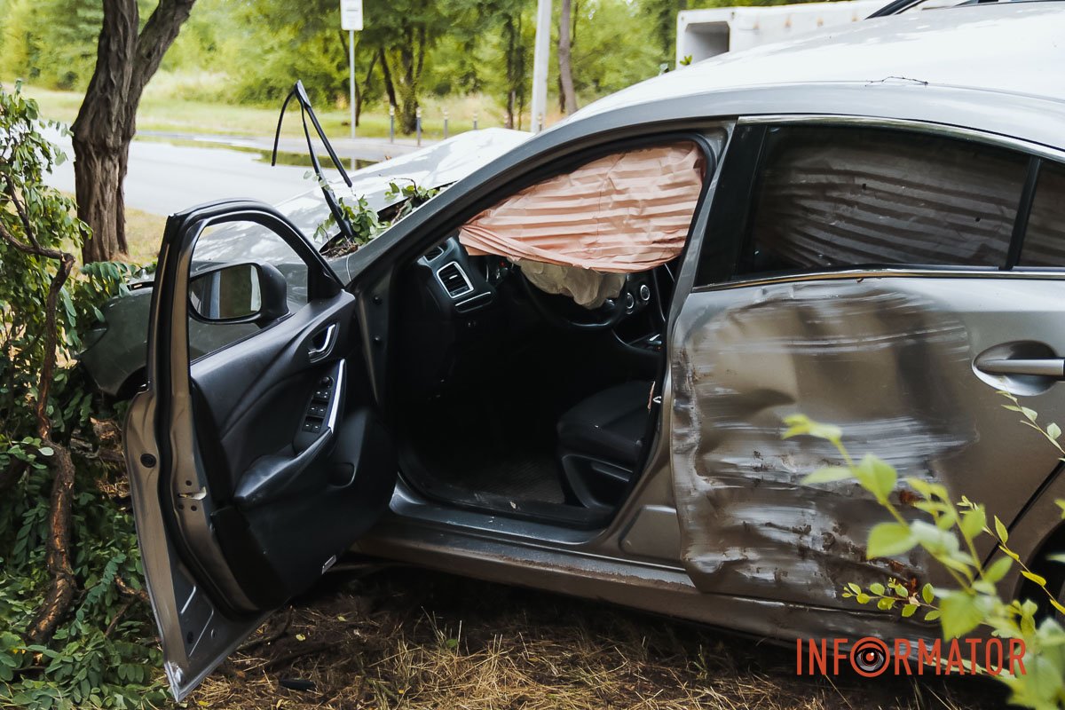 У Дніпрі на вулиці Гаванська сталася аварія У Дніпрі на вулиці Гаванська сталася аварія