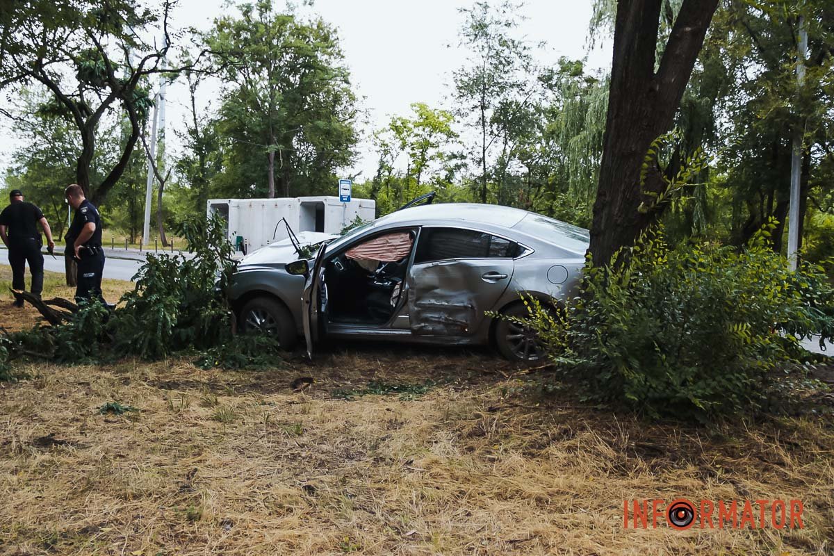 В наслідок чого влетів в дерево В наслідок чого влетів в дерево