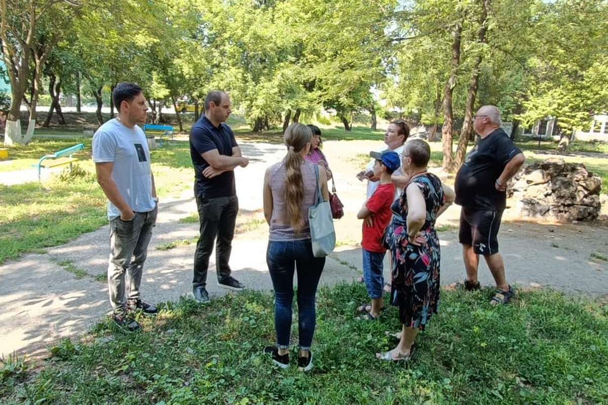 Провів виїзні зустрічі