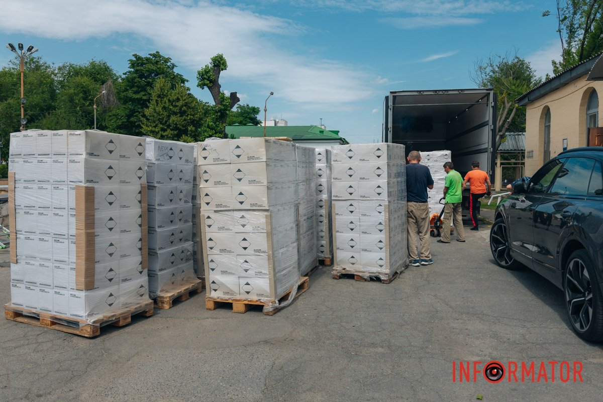 Раніше корпорація “АТБ" встановила спеціальне освітлення в операційних та обладнала реанімаційну кімнату приймального відділення сучасним  обладнанням