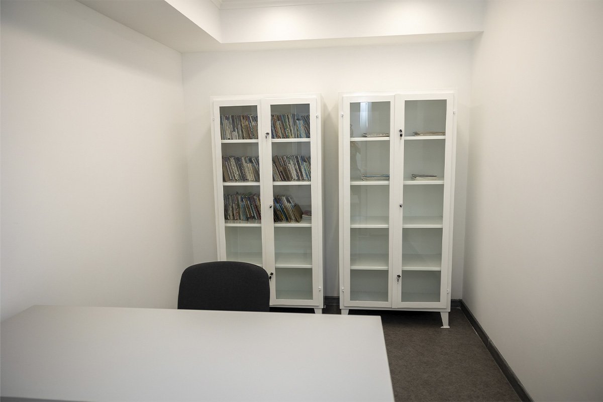 Загалом майже 1800 людей Загалом майже 1800 людей