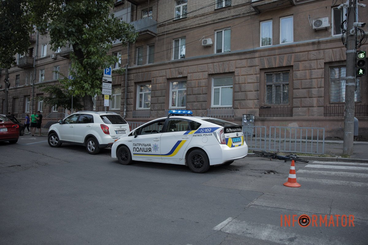 Станом на 10:37 на місці події працює поліція