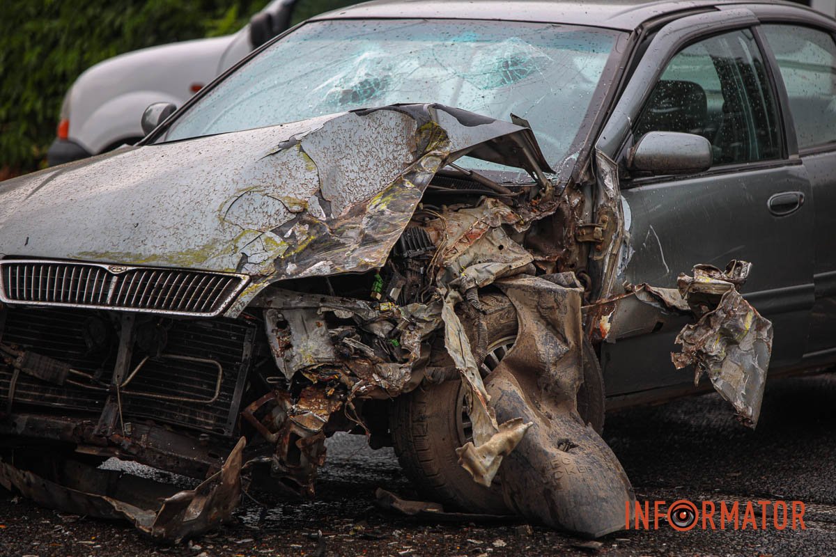 Назустріч Nissan їхав автобус №136 Назустріч Nissan їхав автобус №136