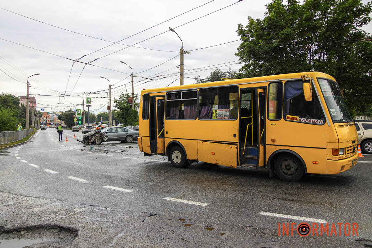 D ДТП постраждали пасажир та водій Nissan D ДТП постраждали пасажир та водій Nissan