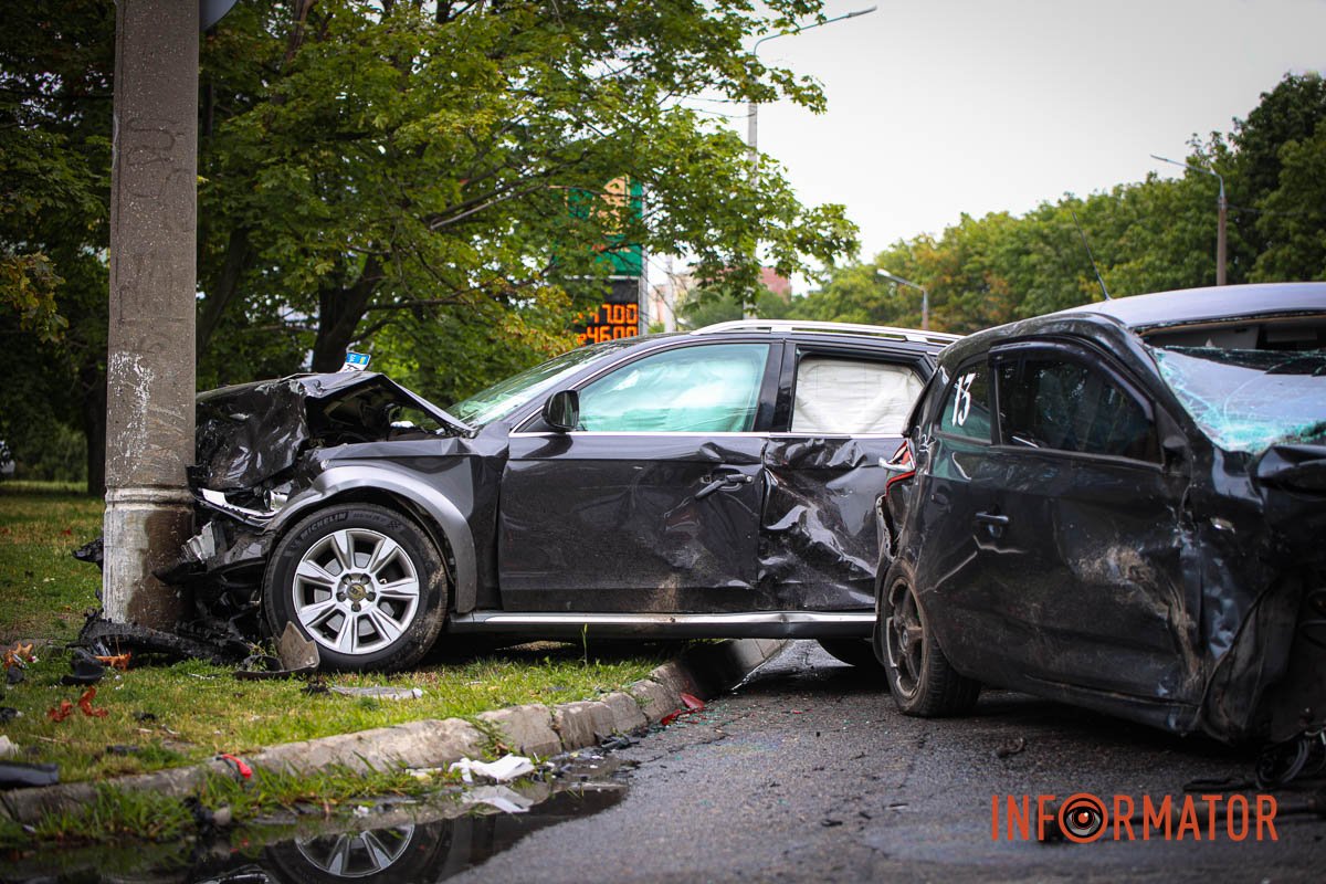 Kia їхала зі сторони Запорізького шосе в напрямку Набережної Перемоги